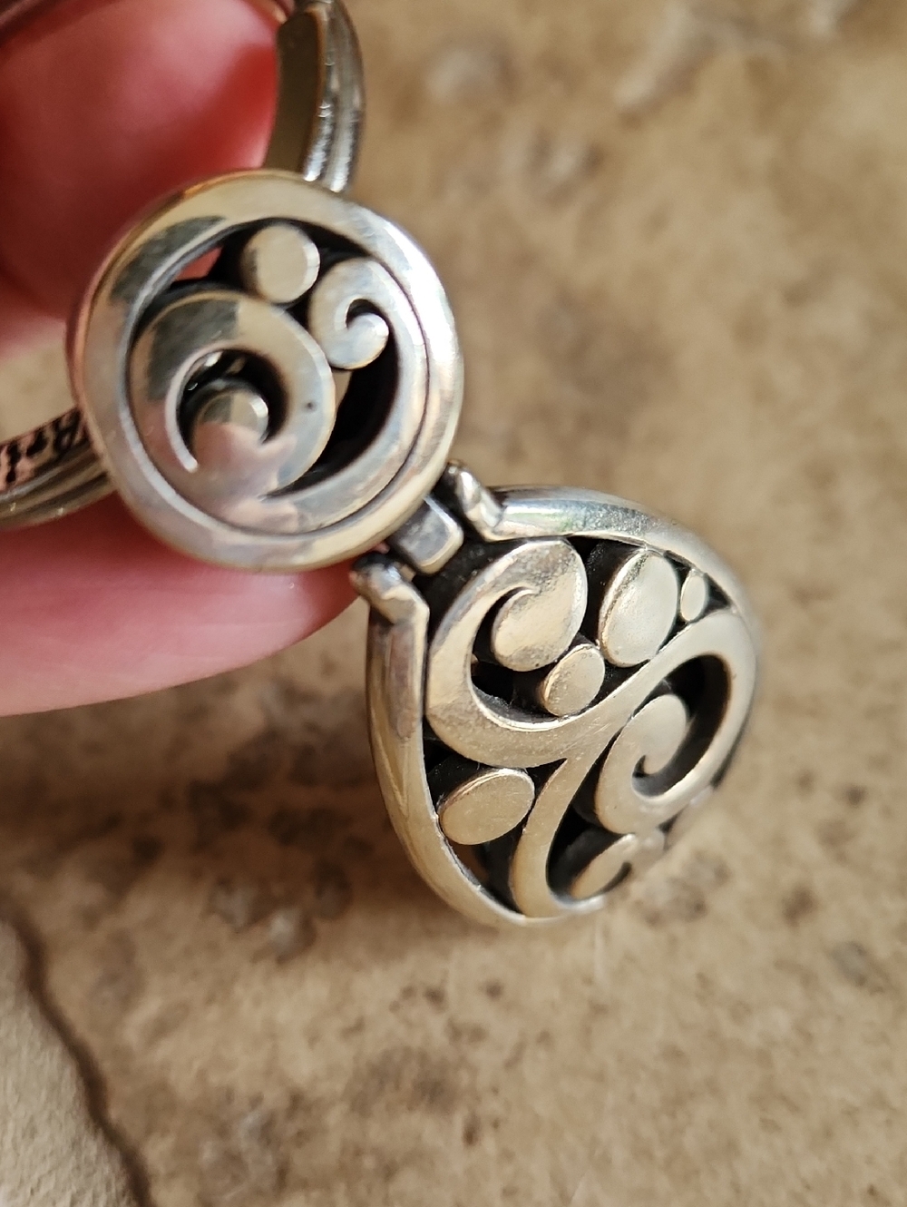 Brighton Contempo Key Fob/Keychain Silver Swirl - Picture 5 of 5